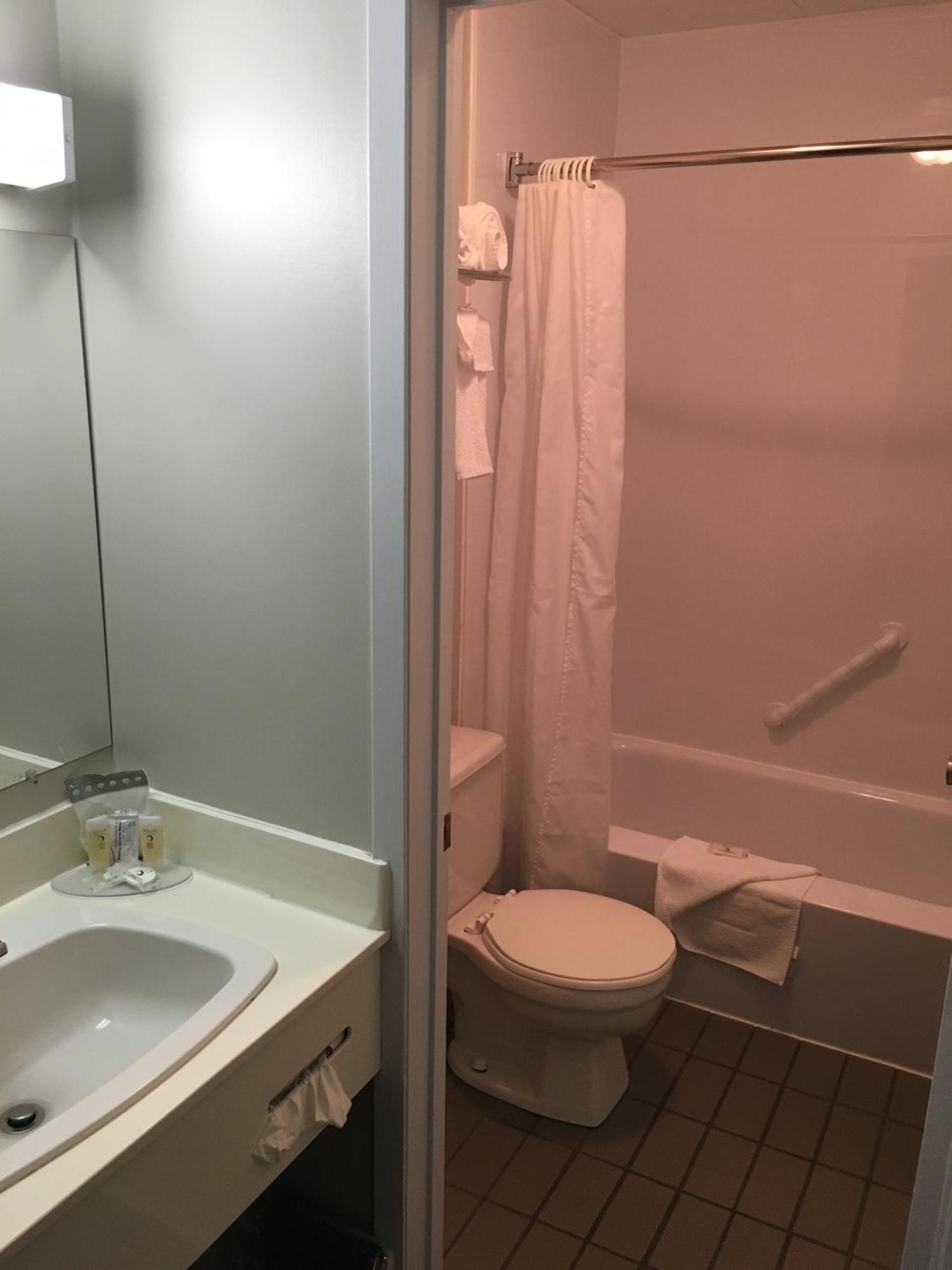 Fairway Inn Sussex Room photo